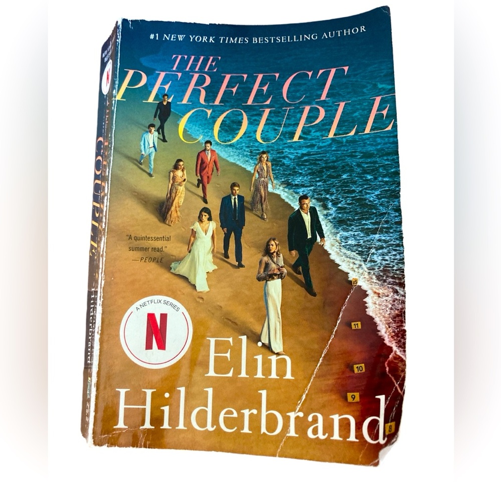 The Perfect Couple Elin Hilderbrand Paperback Book Wedding Suspense Beach Read